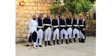 صور...فرقة اسكاكا للدبكة الشعبية... صورة للحفاظ على الهوية وحالة تراثية فلسطينية