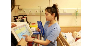 كلية التمريض بالجامعة العربية الأمريكيةتفوز بجائزة المؤسسة المتميزة عربياً للعام 2019