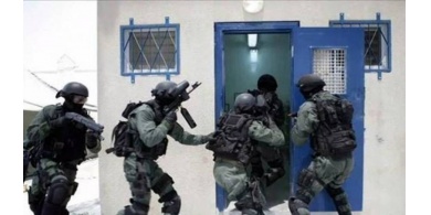 هيئة الأسرى: قوات القمع تقتحم غرف الأسرى في "عسقلان"