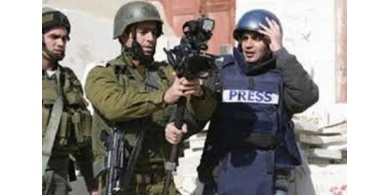 في يوم الاسير.. 13 صحفيا اسيرا بينهم صحفيتيين في سجون الاحتلال