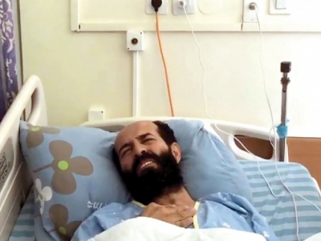 الكيلة: هناك أب فلسطيني يموتُ جوعاً وقهراً وهو مكبل بمشفى إسرائيلي