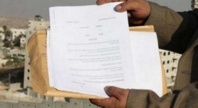 الاحتلال يسلم عشرات الإخطارات بوقف العمل في منشآت قلنديا