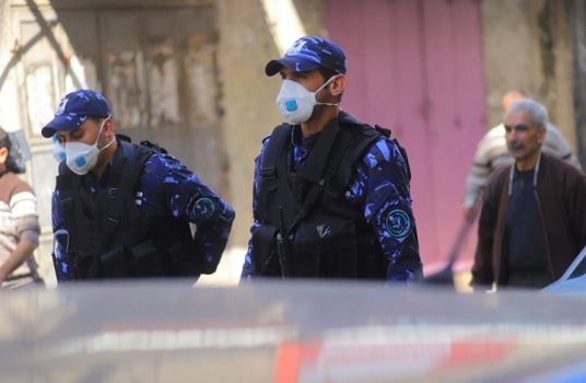 الشرطة تقبض على شخص لقيامه بالاعتداء على رجال الامن في جنين