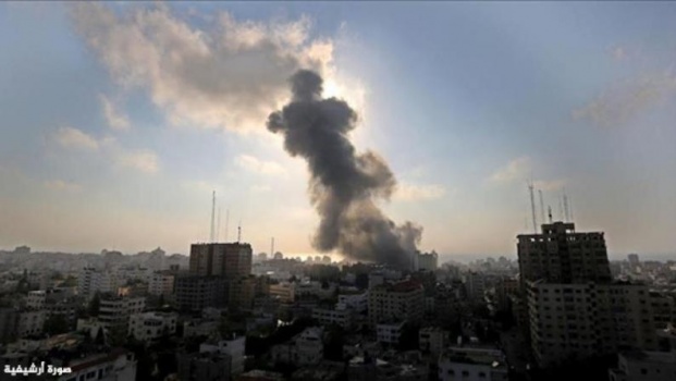 طائرات الاحتلال تستهدف موقعاً وأرضاً زراعية وسط وجنوب قطاع غزة