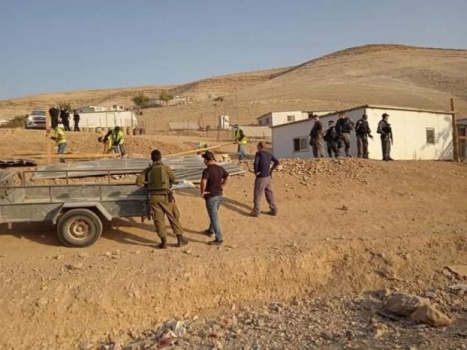 قوات الاحتلال تهدم مسكنا في تجمع "واد أبو هندي" البدوي بالقدس