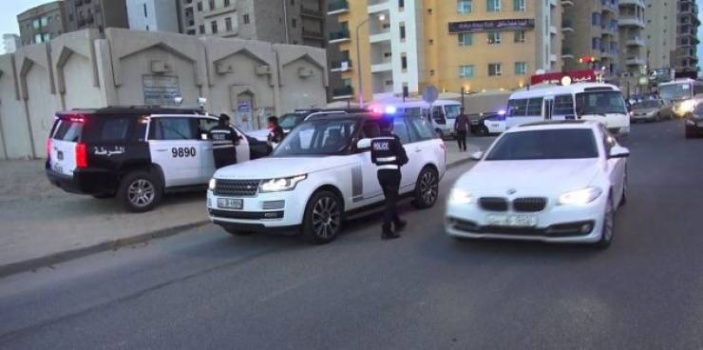 رجل يسدد عدة طعنات في وجه سيدة لاعتقاده أنها طليقته بالكويت