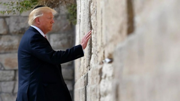 ترامب يسمح بتصنيف مواليد القدس كـ"إسرائيليين"