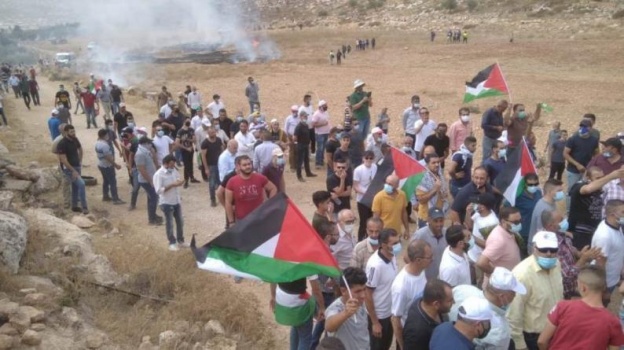 نابلس: إصابة 3 مواطنين برصاص الاحتلال خلال قمع الاحتلال مسيرة بيت دجن