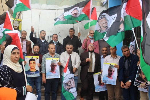 جنين: وقفة تضامنية مع الاسرى امام الصليب الاحمر