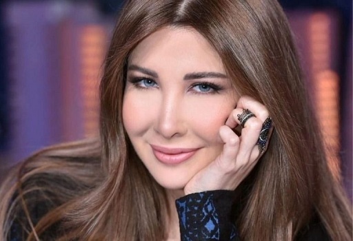 موقف محرج لنانسي عجرم خلال ظهورها في بث مباشر