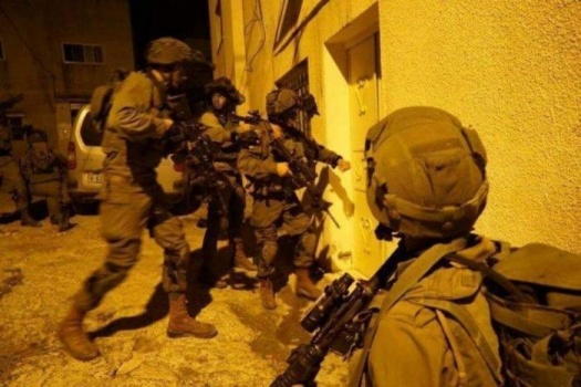 قوات الاحتلال تعتقل شقيقين في الخليل