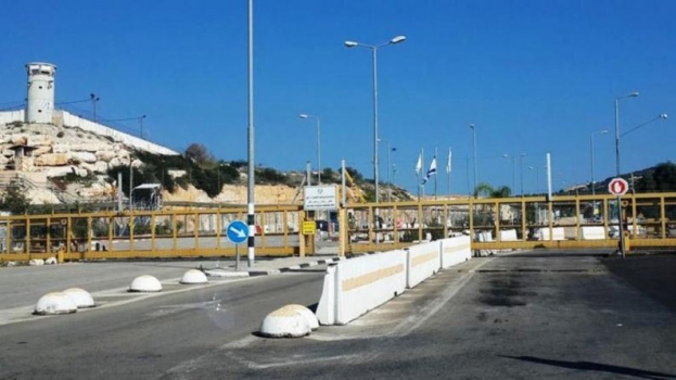 الاحتلال يصدر قرارا عسكريا بمنع دخول فلسطينيي الداخل لأراضي الضفة مدة شهر