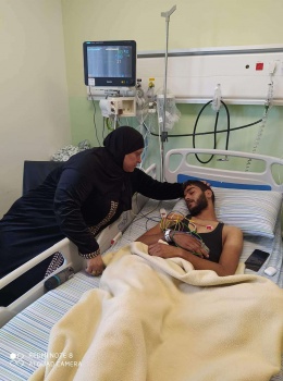 والدة مريض من بلدة رمانة غرب جنين توجه صرخه مدويه لإنقاذ حياته