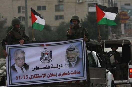 الفلسطينيون يحيون الذكرى الـ 32 لإعلان الاستقلال