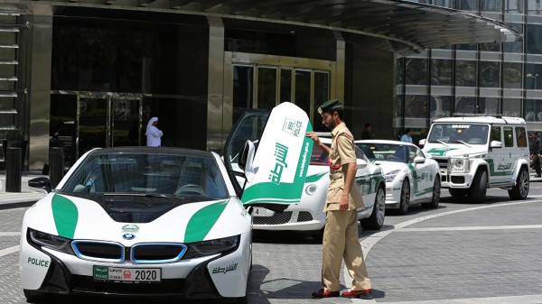 شرطة دبي تُوضح حقيقة اعتقال إسرائيليين صورا مبانٍ حكومية في الإمارات