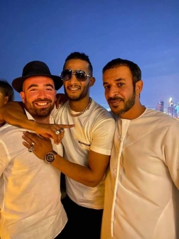 كلنا بشر".. محمد رمضان يعلق على نشر صورته برفقة فنان إسرائيلي 