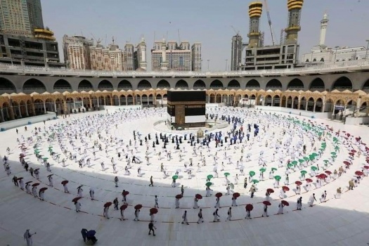 السعودية تُعدل كلفة تأشيرات الزيارة والحج والمرور