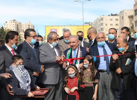 اشتية يفتتح شارع قلنديا &ndash; القدس بقيمة 4.5 مليون شيكل