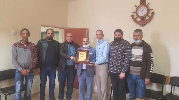 وفد من نادي الأسير وهيئة شؤون الأسرى يكرم مدير مستشفى جنين الحكومي