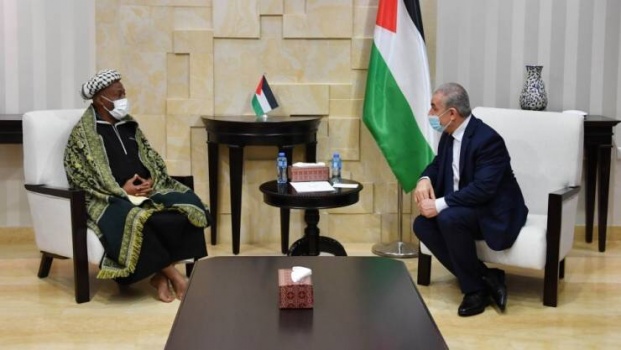 محتال افريقي يخدع رئيس الوزراء الفلسطيني