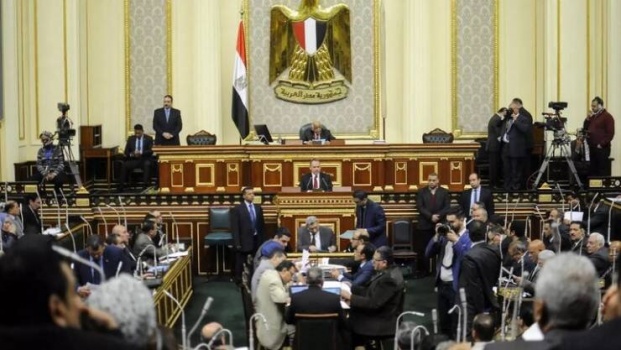 نائب مصري يطلب حذف كلمة 'الشريعة الإسلامية' من لائحة مجلس الشيوخ