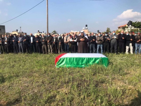 جماهير غفيرة من أبناء شعبنا تشيع جثمان المناضل الكبير حكم بلعاوي في طولكرم