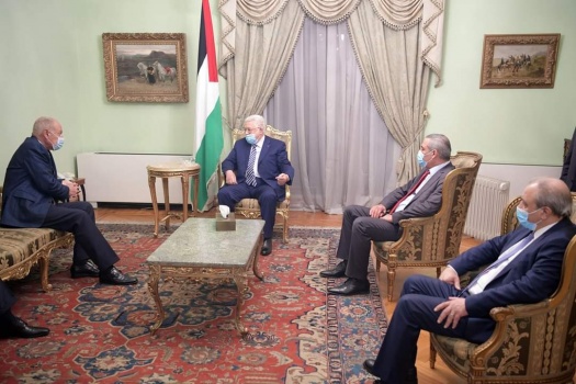 في مقر إقامته بالقاهرة...الرئيس عباس يستقبل وزير الخارجية المصري والأمين العام لجامعة الدول العربية