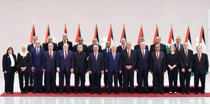 خطة لثلاث سنوات لحكومة اشتية للتعافي.. وهكذا ستُسدد مستحقات الموظفين