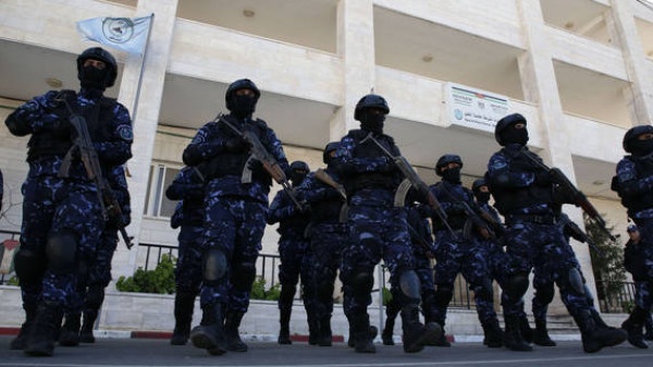 الداخلية الفلسطينية تتحدث عن الإغلاقات وآلية التعامل وقت صرف الرواتب