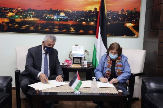 وزارتا الصحة والحكم المحلي توقعان مذكرة تفاهم لإنشاء مشروع تجريبي لمعالجة النفايات الطبية المعدية