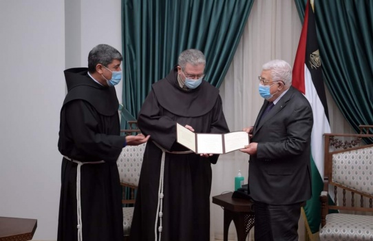 الرئيس يتلقى دعوة لحضور قداس منتصف الليل
