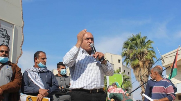 محافظ جنين: "خونة يطلقون النار بشكل مباشر على مبنى المقاطعة"