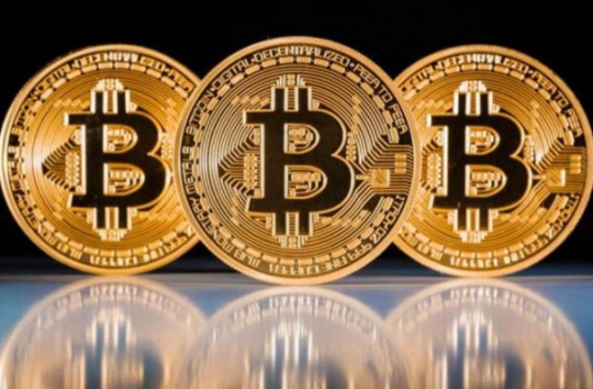 للمرة الأولى على الإطلاق.. عملة "بيتكوين" الرقمية تتجاوز مستوى 20000 دولار
