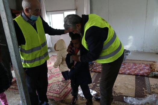وزارة الأوقاف وزكاة أريحا تطلقان حملة "شتاء دافئ للجميع"