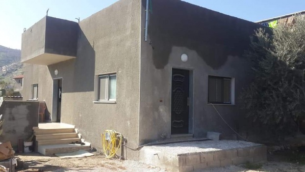 قوات الأمن الوطني الفلسطيني تسلم منزلين لمواطنين من بلدة سيريس جنوب جنين