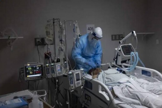 50% من مصابين 'كورونا' بمستشفيات الخليل يرقدون في العناية
