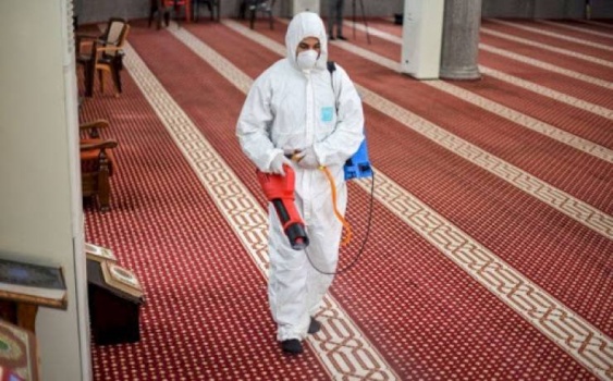 محافظ بيت لحم يغلق مسجدا بسبب كورونا