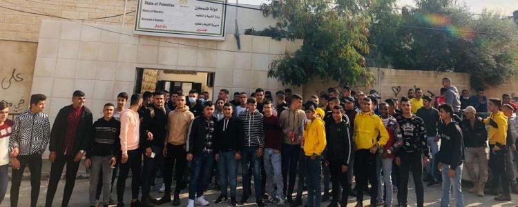 طلاب التوجيهي في جنين يرفضون "التعليم الالكتروني "
