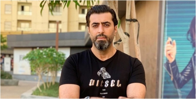 باسم ياخور في صورة مؤثرة.. لحظة وداع ابنه روي