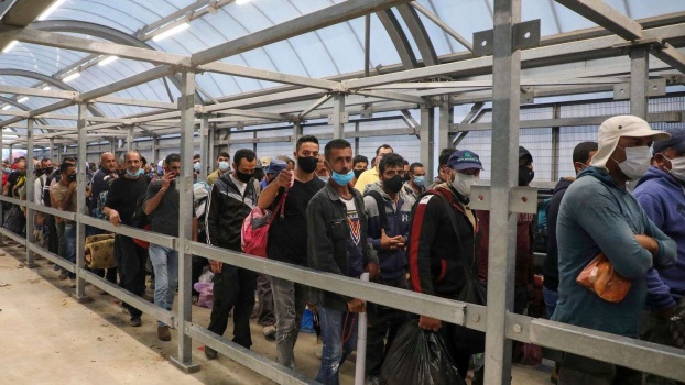 هام للعمال الفلسطينيبن بعد ظهور اصابات بالطفرة الجديدة من "كورونا" في إسرائيل
