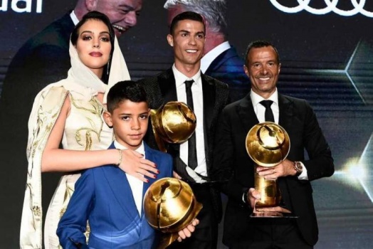 صورة| رونالدو يحصل على سيارة في دبي رقم لوحتها 'CR 7'