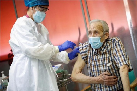 إسرائيل.. وفاة مسن تلقى لقاح كورونا صباحاً