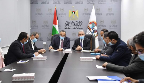 اشتية: نريد أن يكون العام القادم عاما لتعزيز الرواية الفلسطينية والدفاع عنها