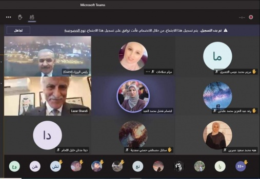 رئيس الوزراء يشارك طالبات مدرسة ثانوية حصة رياضيات عبر "تيمز"