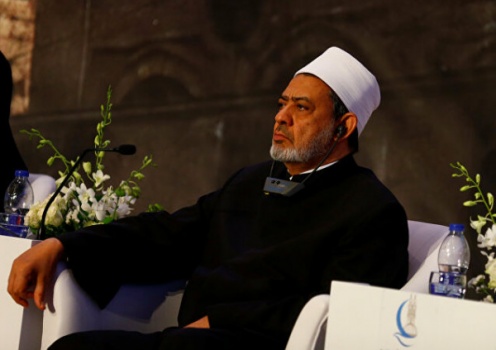 الأزهر يعلن موقفه من الداعين إلى تحريم تهنئة المسيحيين