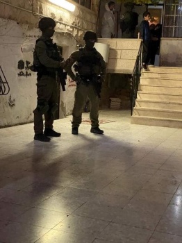 سلطات الاحتلال تعتقل قياديا مقدسيا  