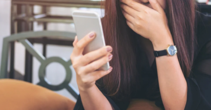 عراقي هدد زوجته بنشر صورها الخاصة إذا لم تدفع له 5 ملايين.. تفاصيل صادمة