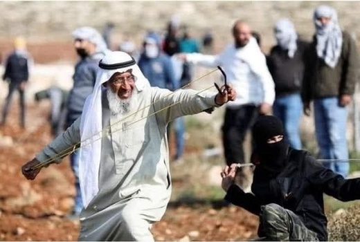 الاحتلال يعتقل المسن سعيد عرمه من منزله بقرية دير جرير