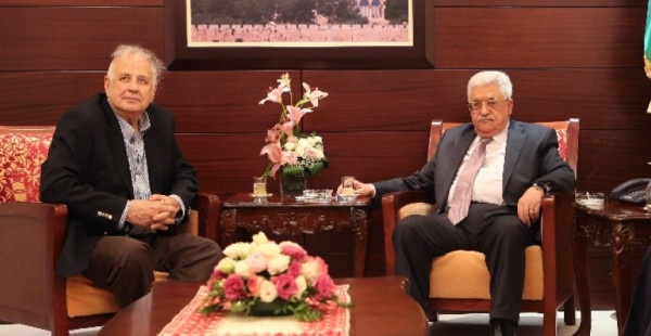 الرئيس عباس يلتقي حنا ناصر اليوم لبحث مواعيد إجراء الانتخابات الفلسطينية