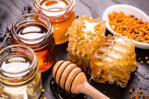 ماذا يحدث لجسمك عند الإفراط في تناول العسل؟